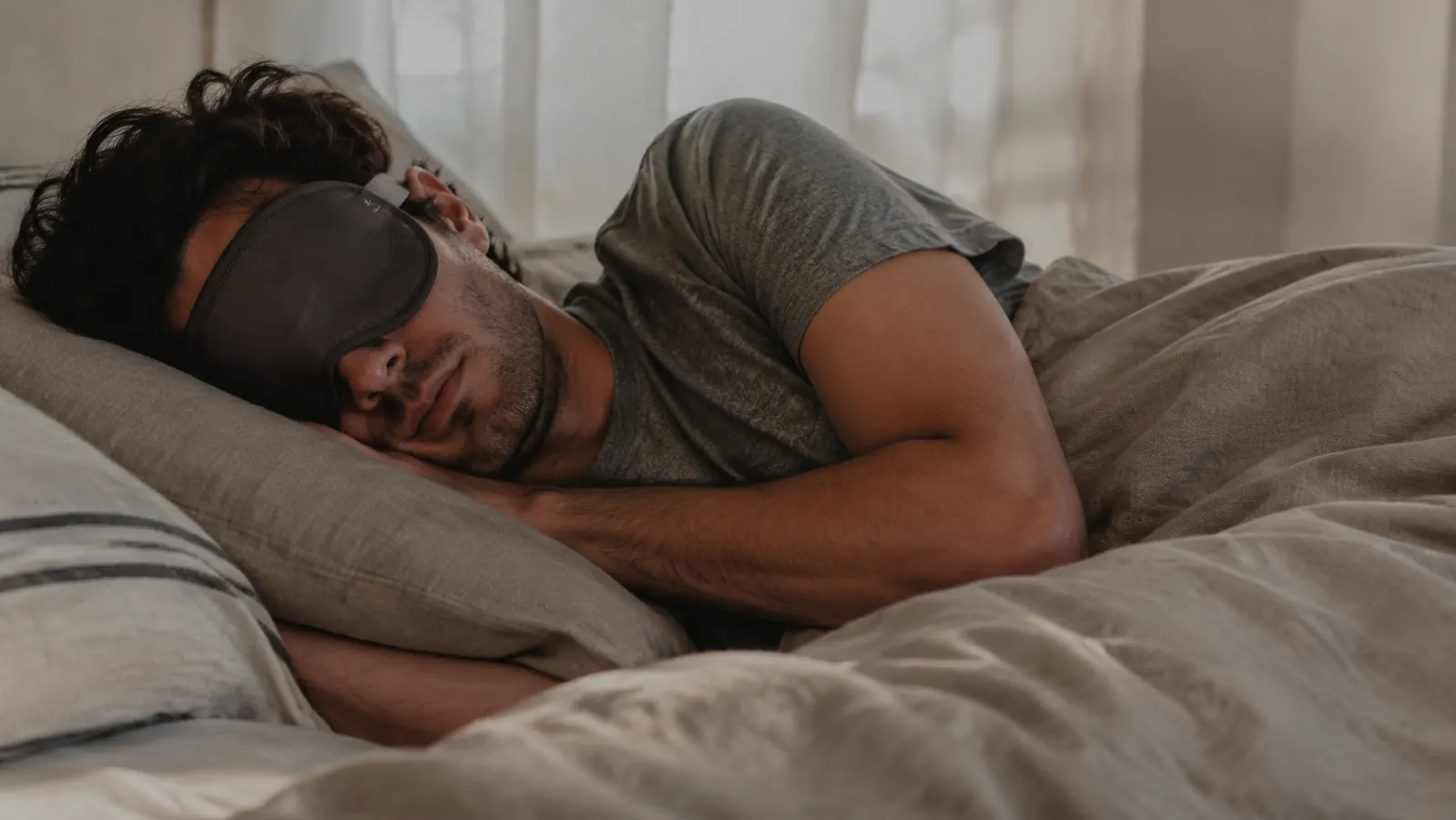 3D Sleep Mask vs Flat Eye Mask: Which One Actually Blocks More Light?